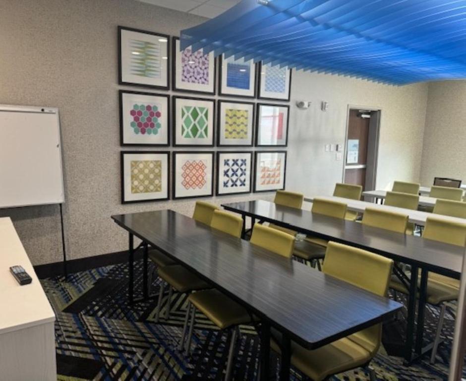 Holiday Inn Express & Suites Fort Worth North - Northlake by IHG photo