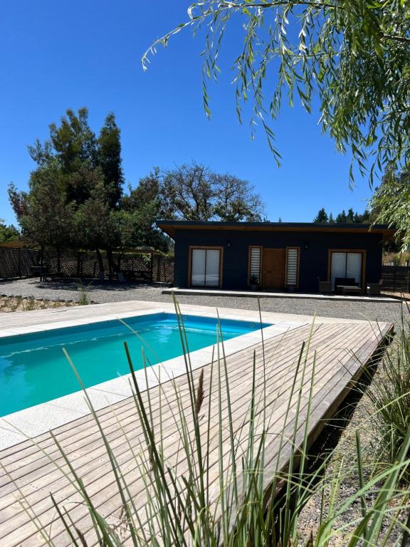 Bazén v ubytování Cabañas Los Robles nebo v jeho okolí