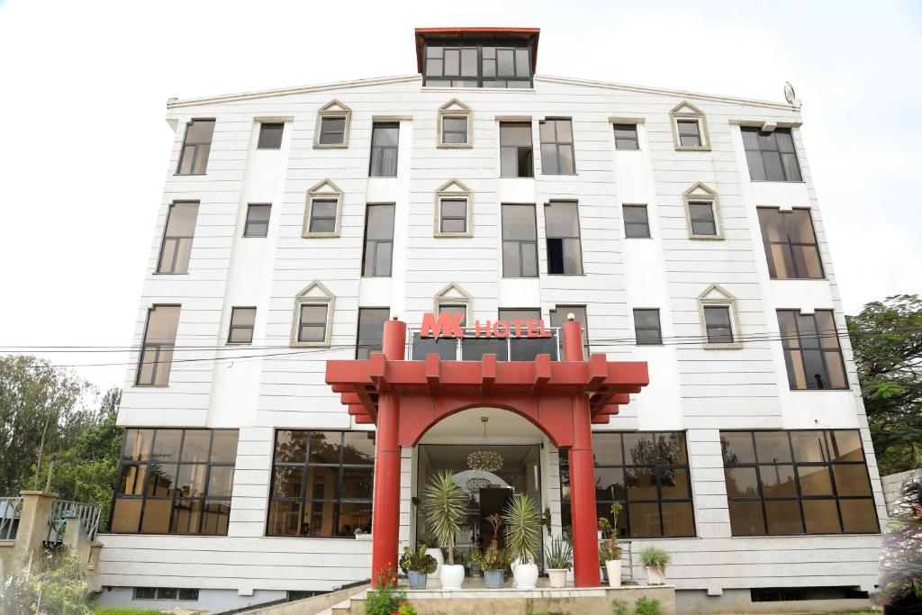 Tòa nhà nơi khách sạn tọa lạc
