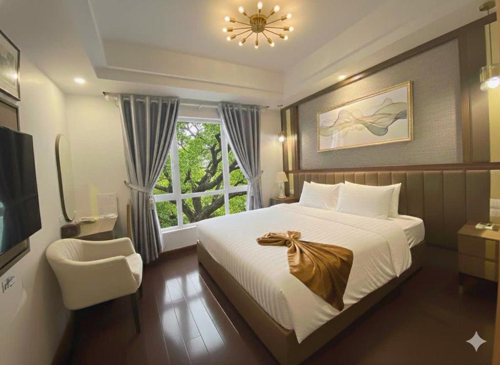 Ένα ή περισσότερα κρεβάτια σε δωμάτιο στο Sky Charm Hanoi Hotel and Spa