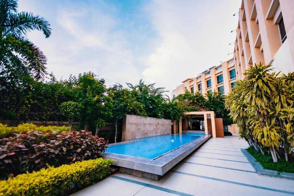 Swimmingpoolen hos eller tæt på Ramada by Wyndham Bodh Gaya Mahabodhi