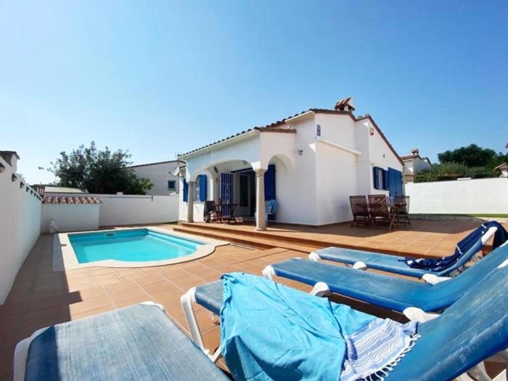 Bazén v ubytování Casa acogedora con piscina privada en Torroella de Montgrí, perfecta para vacaciones en familia - HISP-7-48 nebo v jeho okolí
