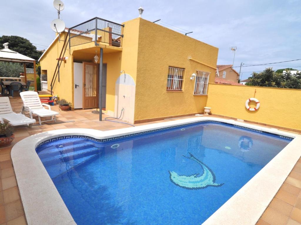 Bazén v ubytování Casa tranquila con piscina privada cerca de la playa - HISP-7-40 nebo v jeho okolí