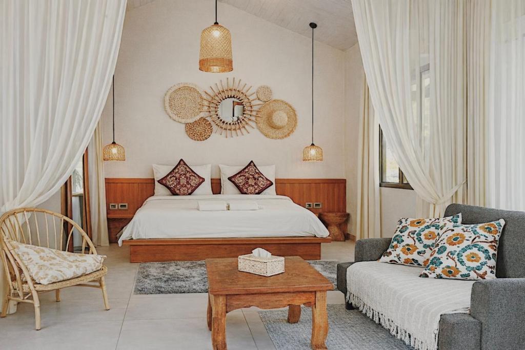 Khu vực ghế ngồi tại Salad Beach Crystal Bungalow