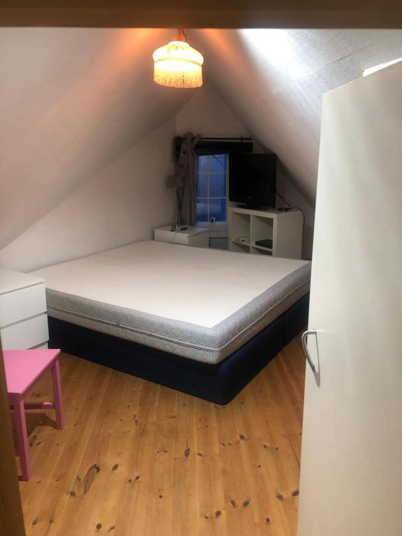 En eller flere senge i et værelse på Cosy Home