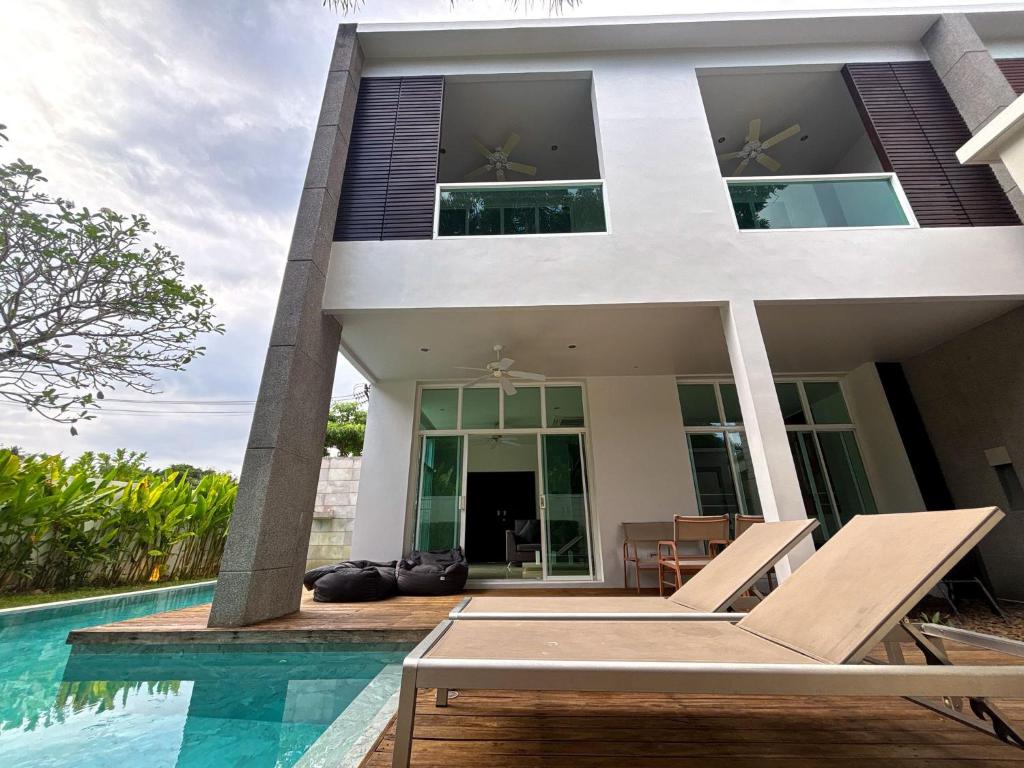 Bazén v ubytování 3 BR Oxygen Pool Villa 271-26 nebo v jeho okolí