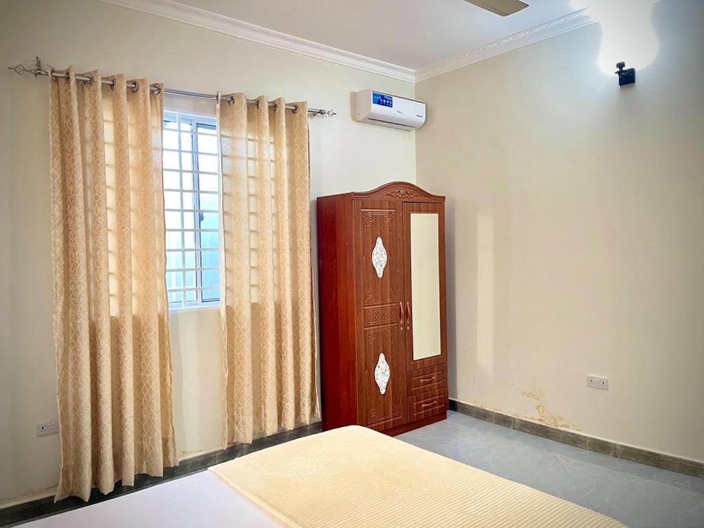 Een bed of bedden in een kamer bij Leo Home 1