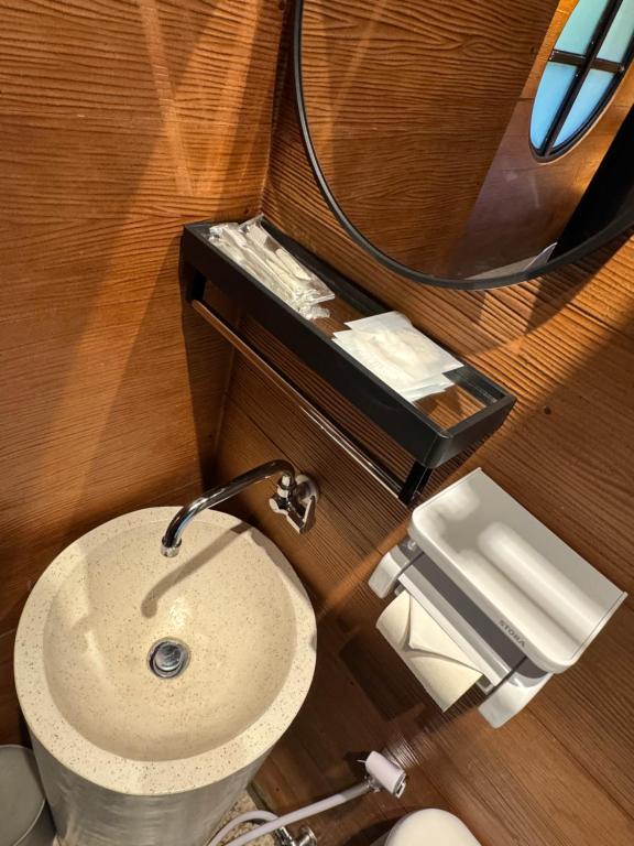 Koupelna v ubytování Clovehigh Cabin and Homestay Munduk