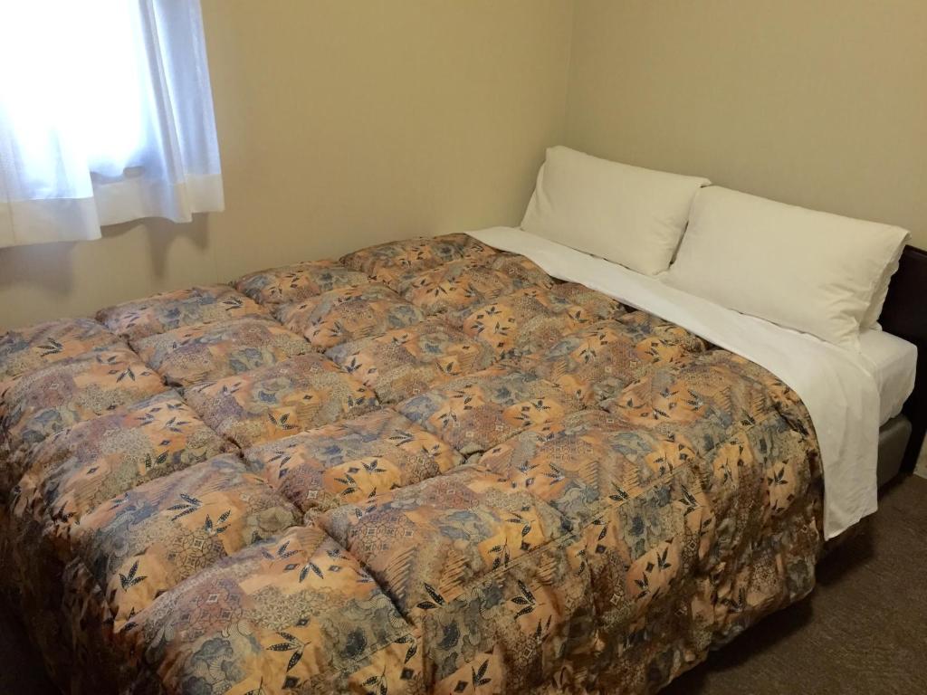 Postel nebo postele na pokoji v ubytování Hotel Crown Hills Toyama