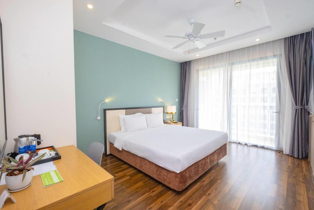 Phòng Superior có Giường cỡ King Nhìn ra Hồ bơi