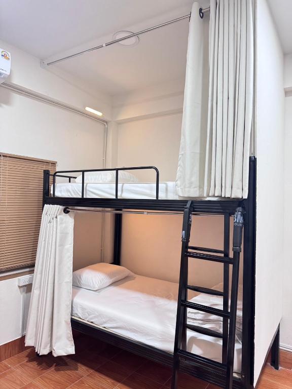 Postel nebo postele na pokoji v ubytování Sun Sun Hostel