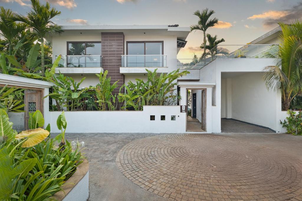 Melhor Stays Villa - L-M102 Luxurious 4BHK villa with private pool, Anjuna