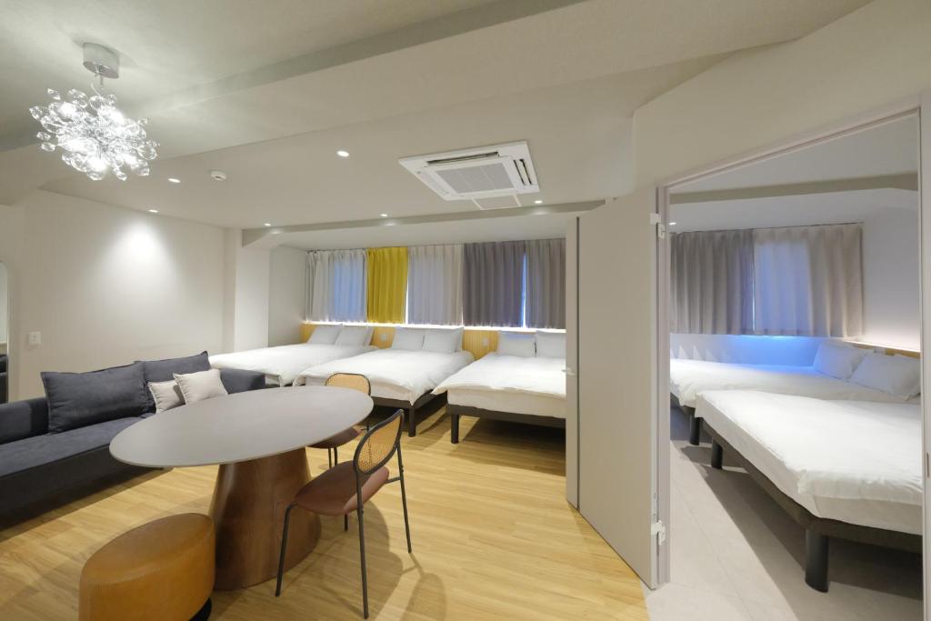 Hotel-Midosuji Base