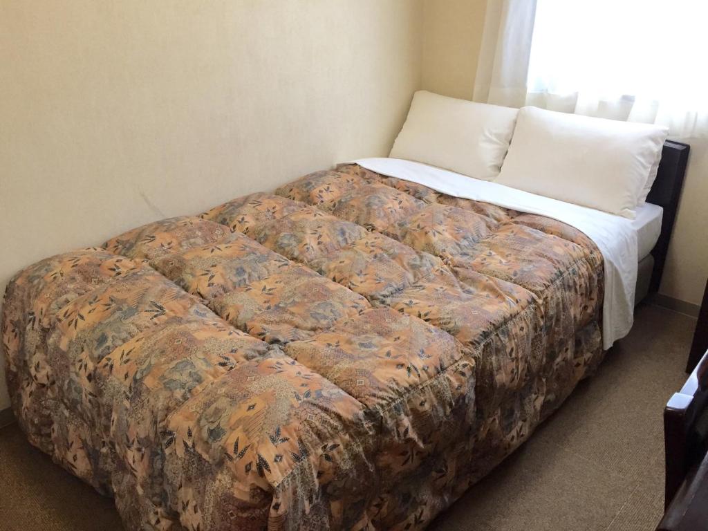 Postel nebo postele na pokoji v ubytování Hotel Crown Hills Toyama