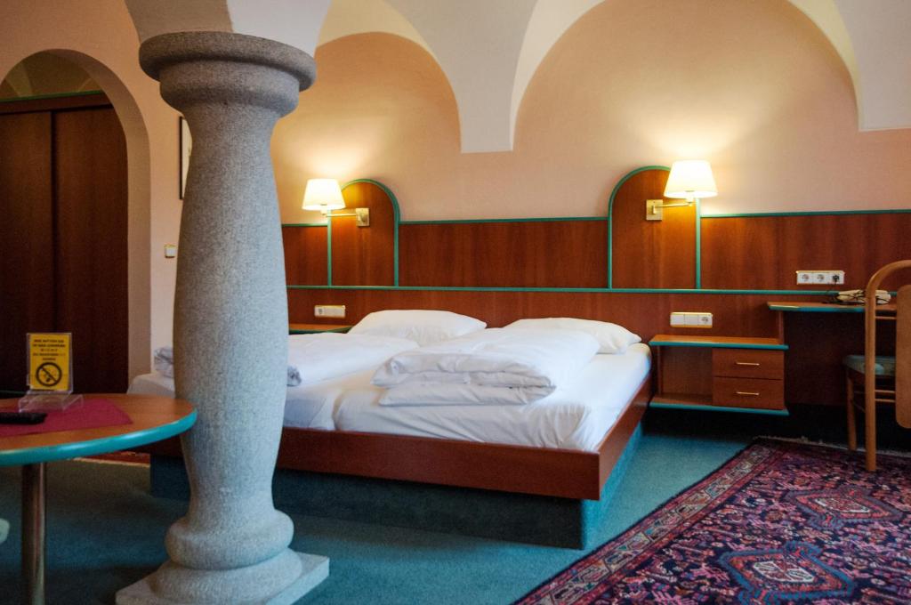 Postel nebo postele na pokoji v ubytování Hotel Gasthof Sonne
