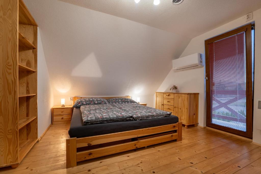 En eller flere senge i et værelse på Dreveničky Vodníček a Rybička