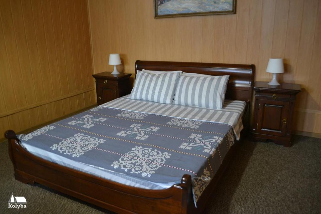 Postel nebo postele na pokoji v ubytování Zakarpatska Kolyba