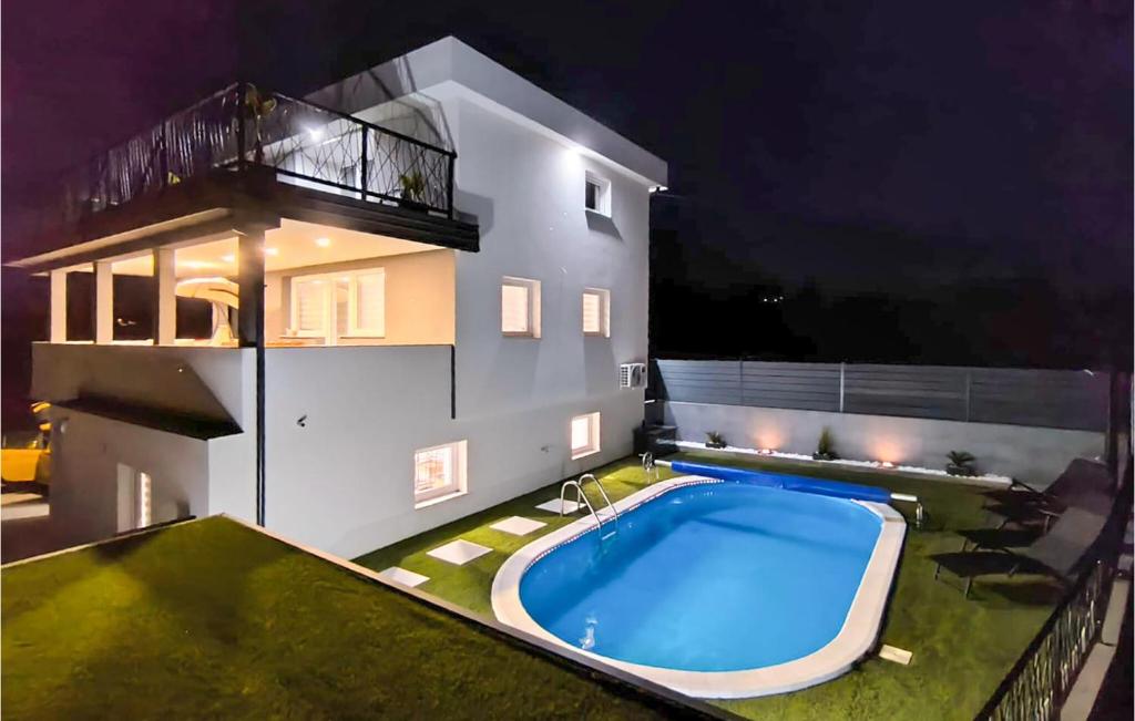 Bazén v ubytování Beautiful Home In Poredje With Sauna nebo v jeho okolí