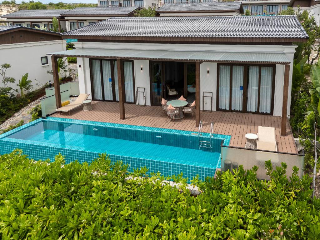 Lighthouse Pool Villa - 3 Bedrooms