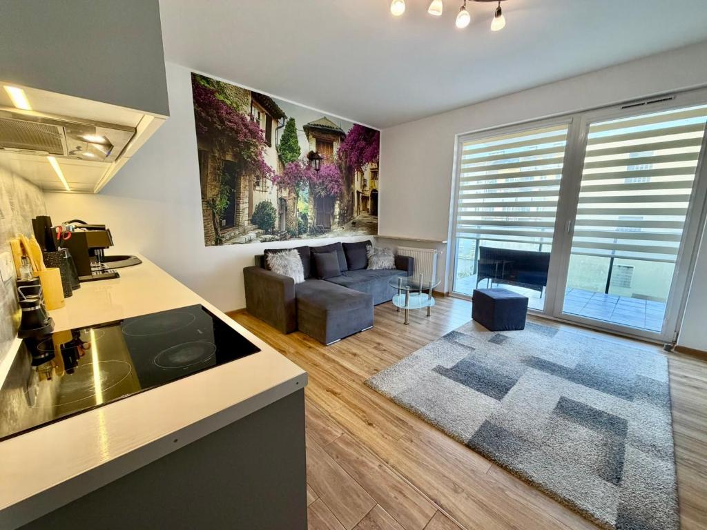 Η κουζίνα ή μικρή κουζίνα στο Modlinska Residence by JumpInHere