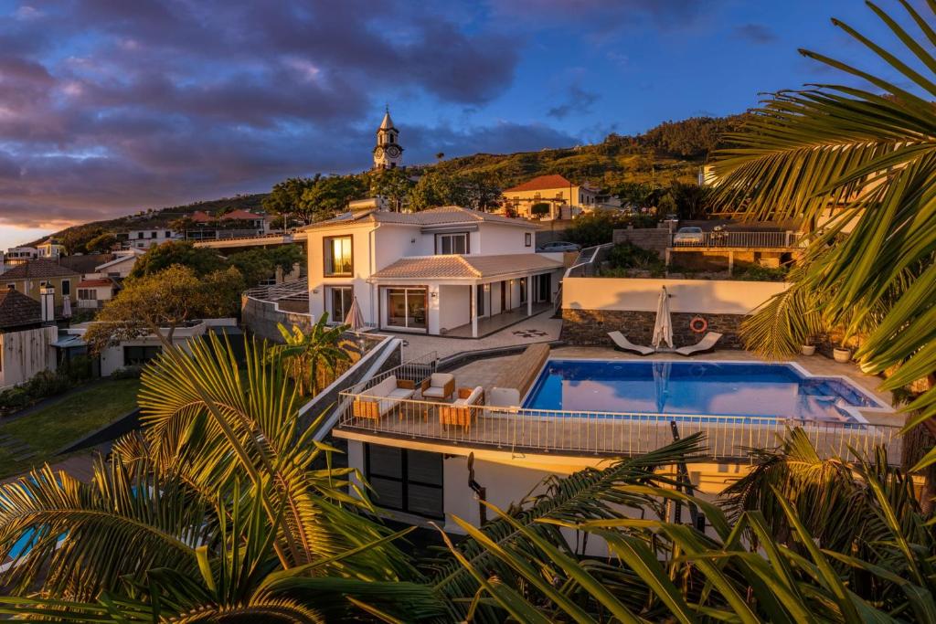 Swimmingpoolen hos eller tæt på Villa Crossdeira - A Wellness Retreat