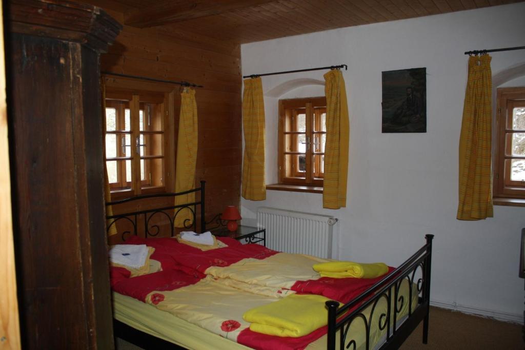 Postel nebo postele na pokoji v ubytování Bruggerhaus
