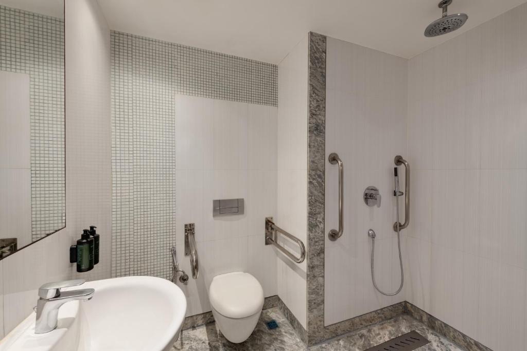 Golden Tulip Vasundhara - 