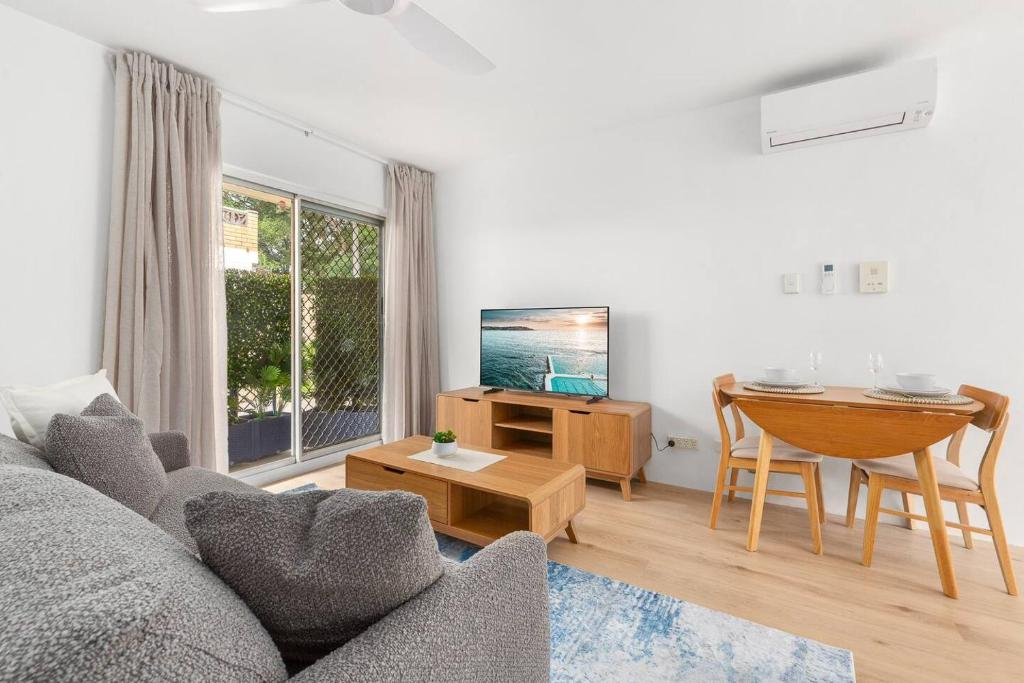 Et tv og/eller underholdning på Narrabeen Nook - Easy Living between Beach & Lagoon