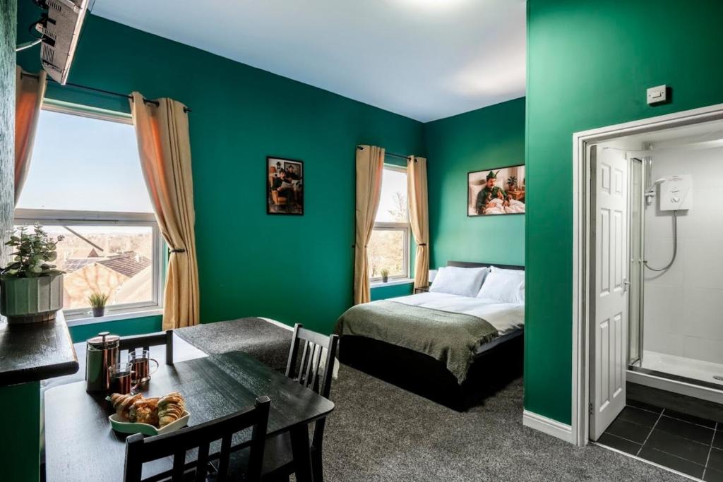 En eller flere senge i et værelse på Upper Floor - Room 2