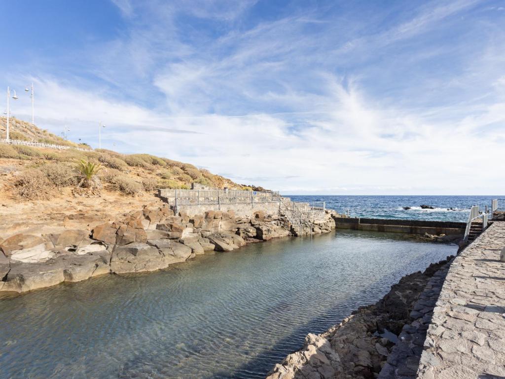 a body of water next to the ocean at Live La Jaca Rinconcito de Chicha in Arico