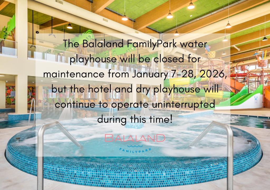 Бассейн в Mövenpick Balaland Resort Lake Balaton или поблизости