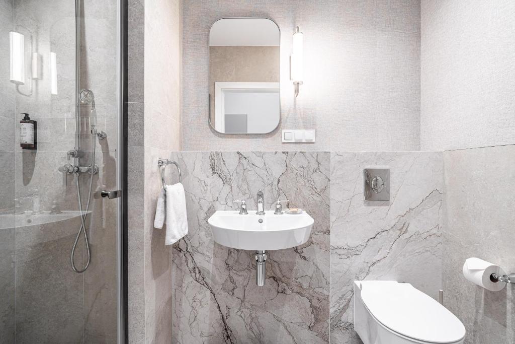 Venetian House Market Square Aparthotel - 2