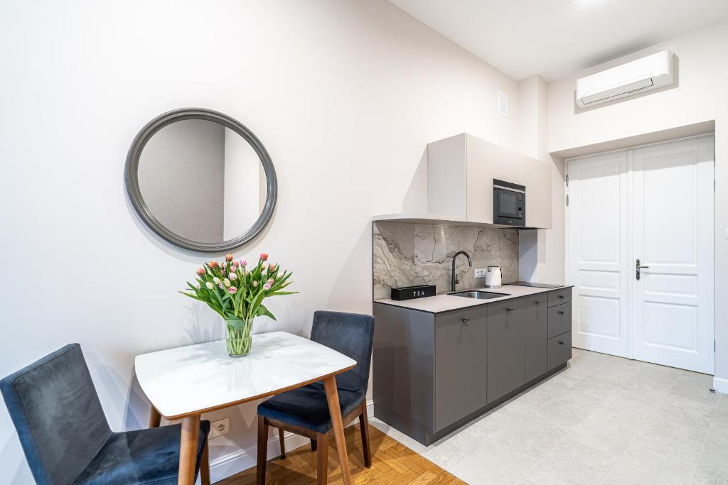 Venetian House Market Square Aparthotel - 8