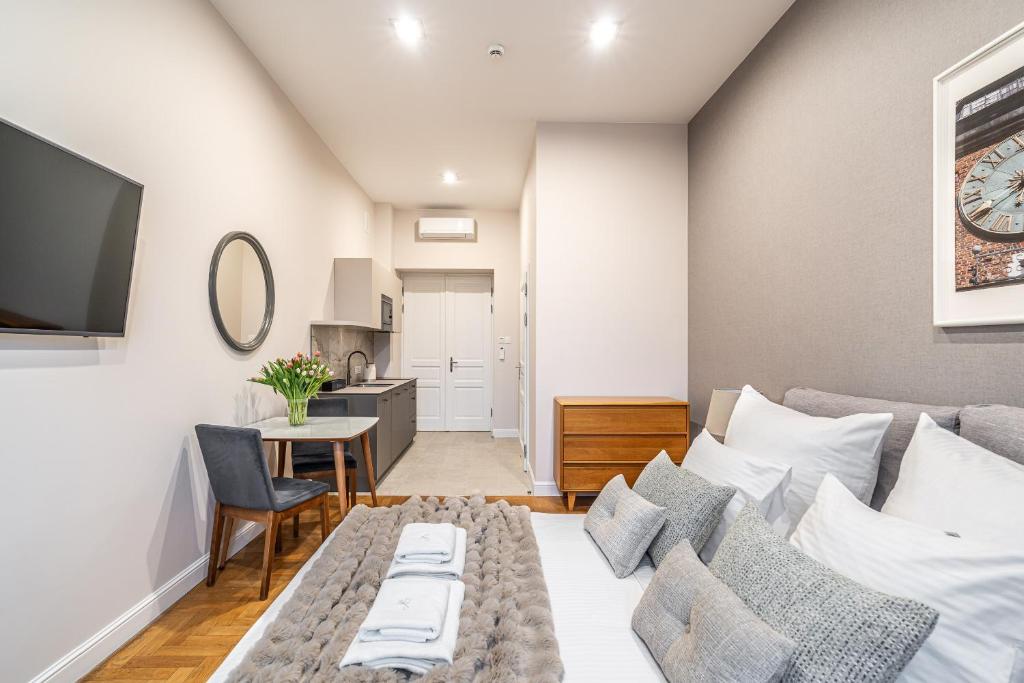 Venetian House Market Square Aparthotel - 6