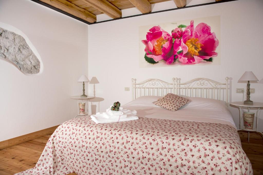 Postel nebo postele na pokoji v ubytování Albergo Diffuso Dolomiti