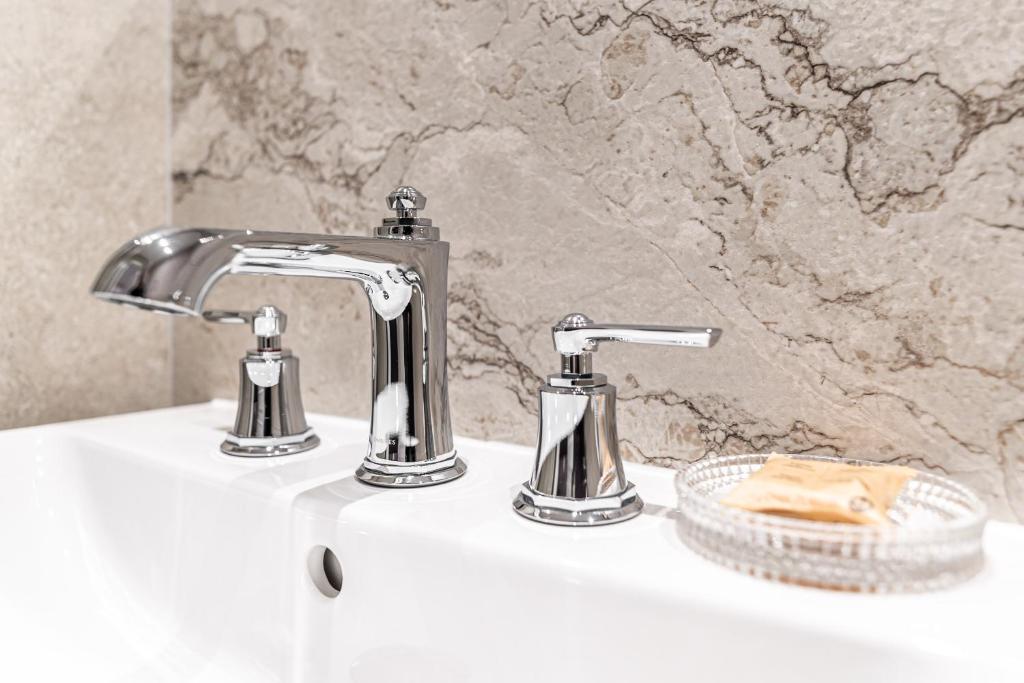 Venetian House Market Square Aparthotel - 9