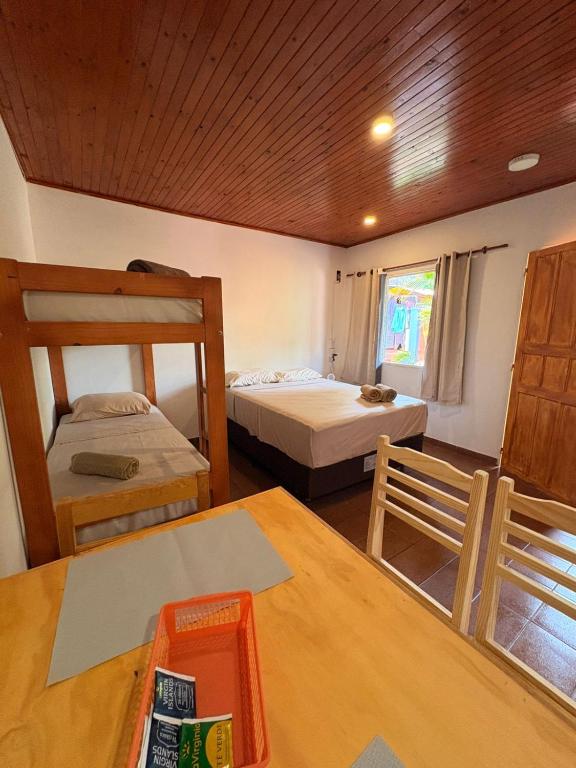 En eller flere senge i et værelse på Posada KUARAHY