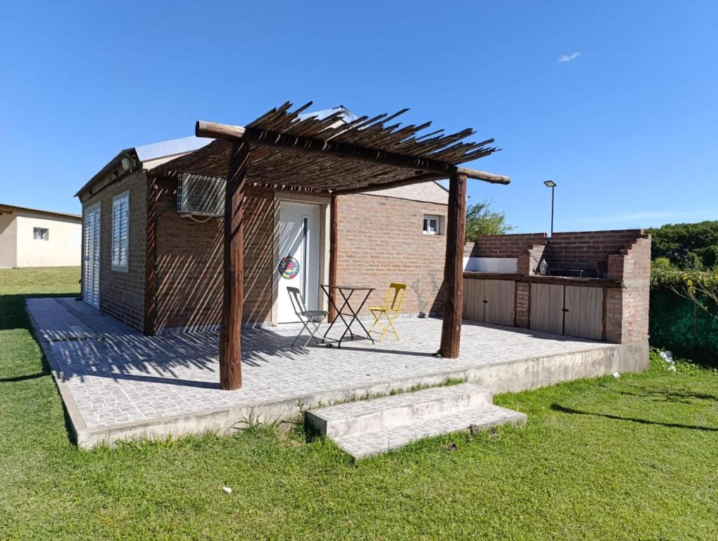 a house with a deck with a roof at Casa Quinta en Victoria in Victoria