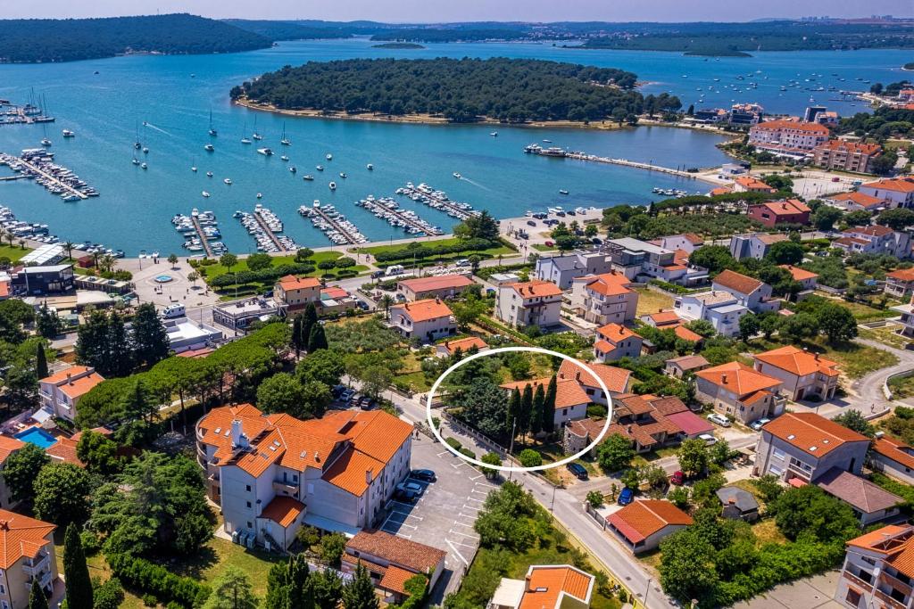 Villa Pineta - Apartment Close to the Sea