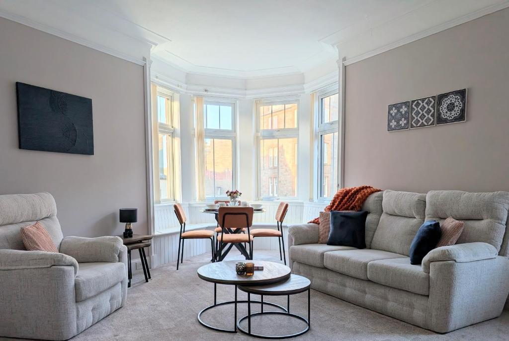 Et opholdsområde på Longrow Apartment