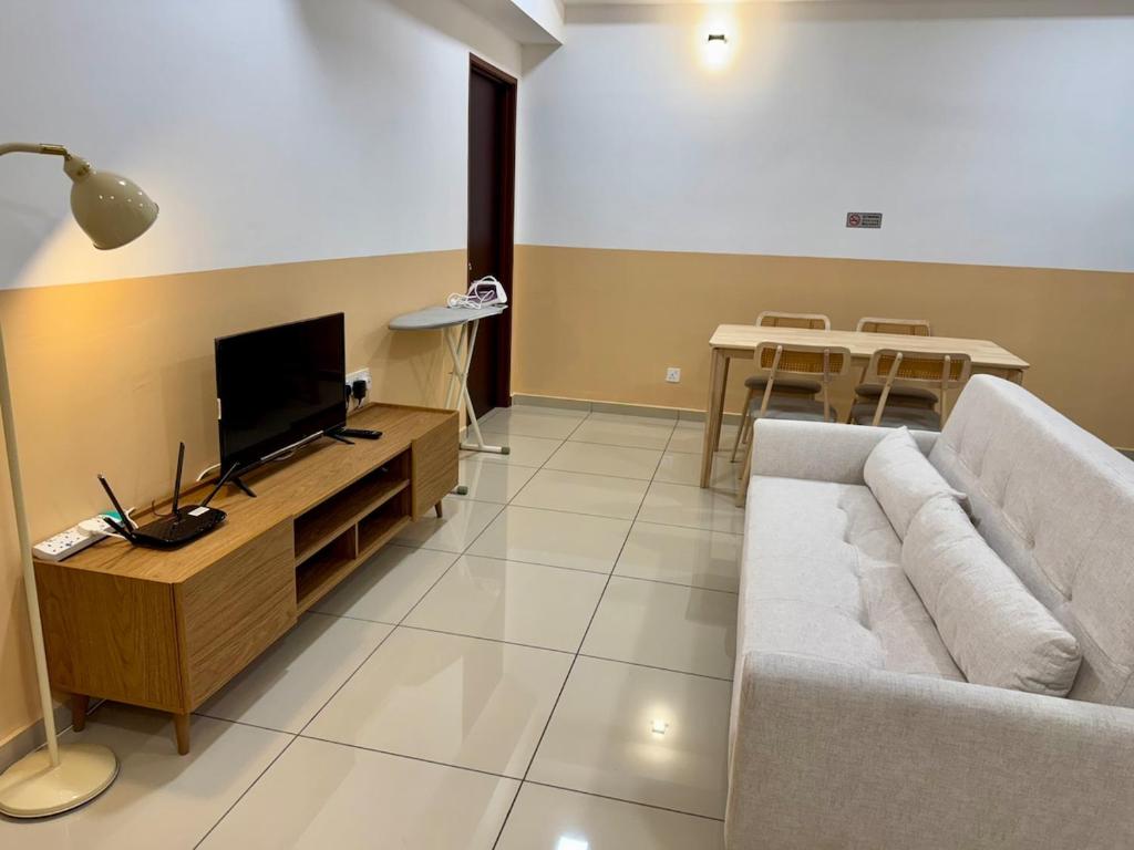 TV a/nebo společenská místnost v ubytování MUUJI Lodge-Juru Sentral Icon City