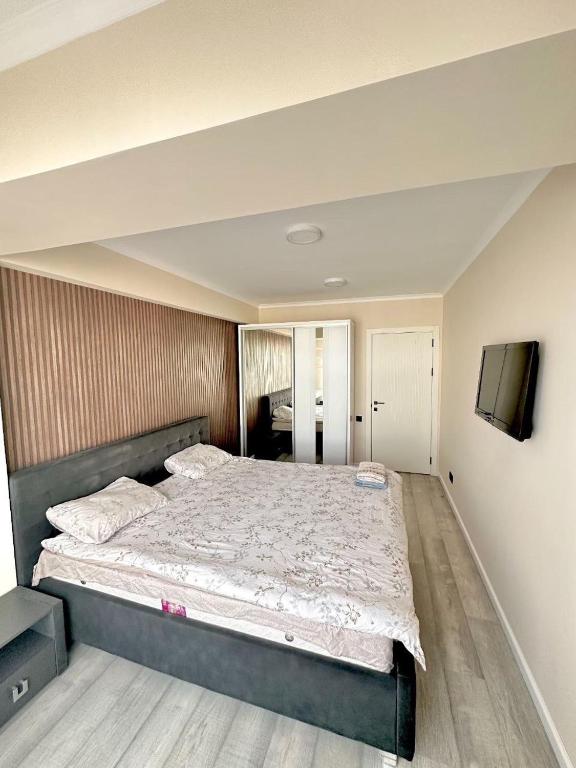 En eller flere senge i et værelse på Space Apartments