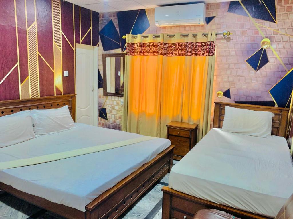 Postel nebo postele na pokoji v ubytování In Town Guest house