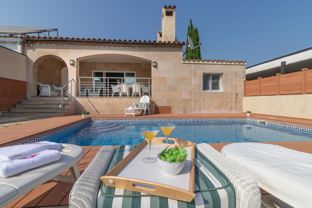 Apart-Rent Villa Pani 0141 con piscina y amarre