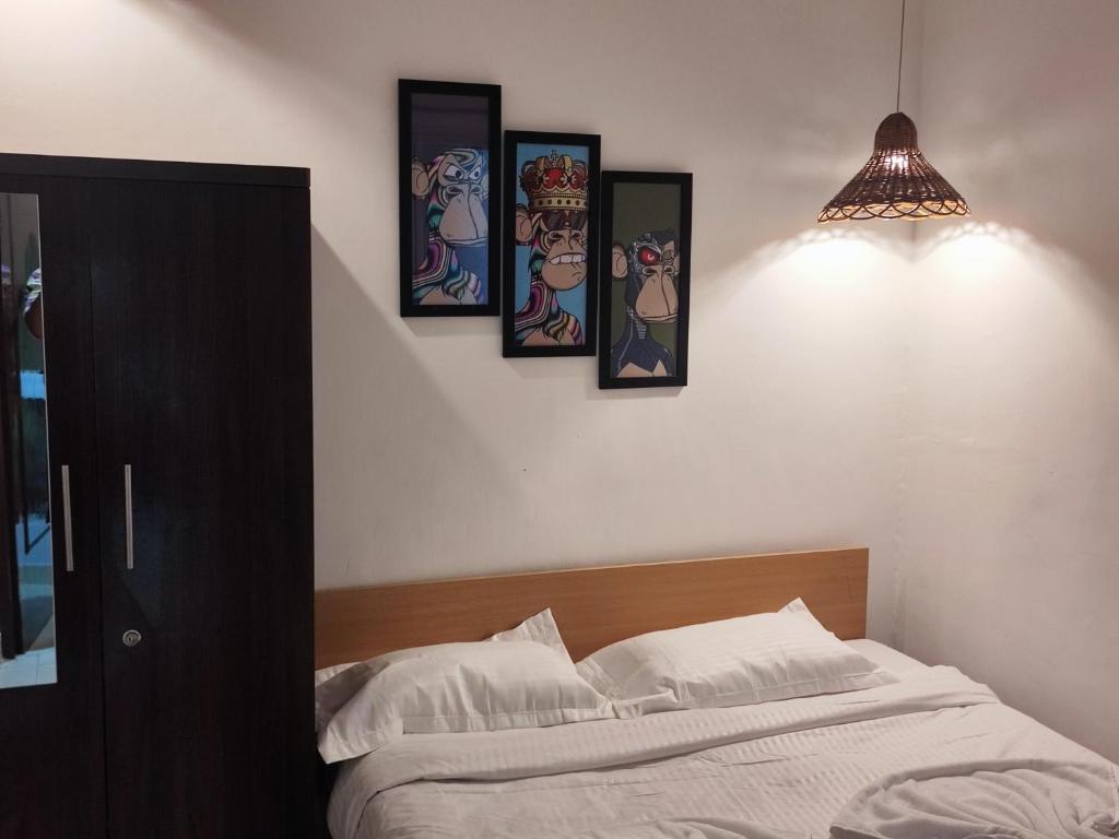 En eller flere senge i et værelse på Beautiful 1BDR with Balcony and Large Living Room