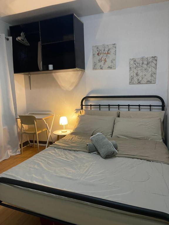 En eller flere senge i et værelse på Rais Place