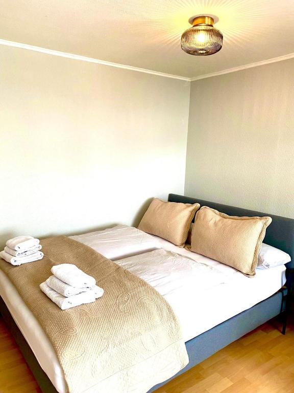 a bedroom with a bed with towels on it at FeWo Alpsee Hornweg in Immenstadt im Allgäu