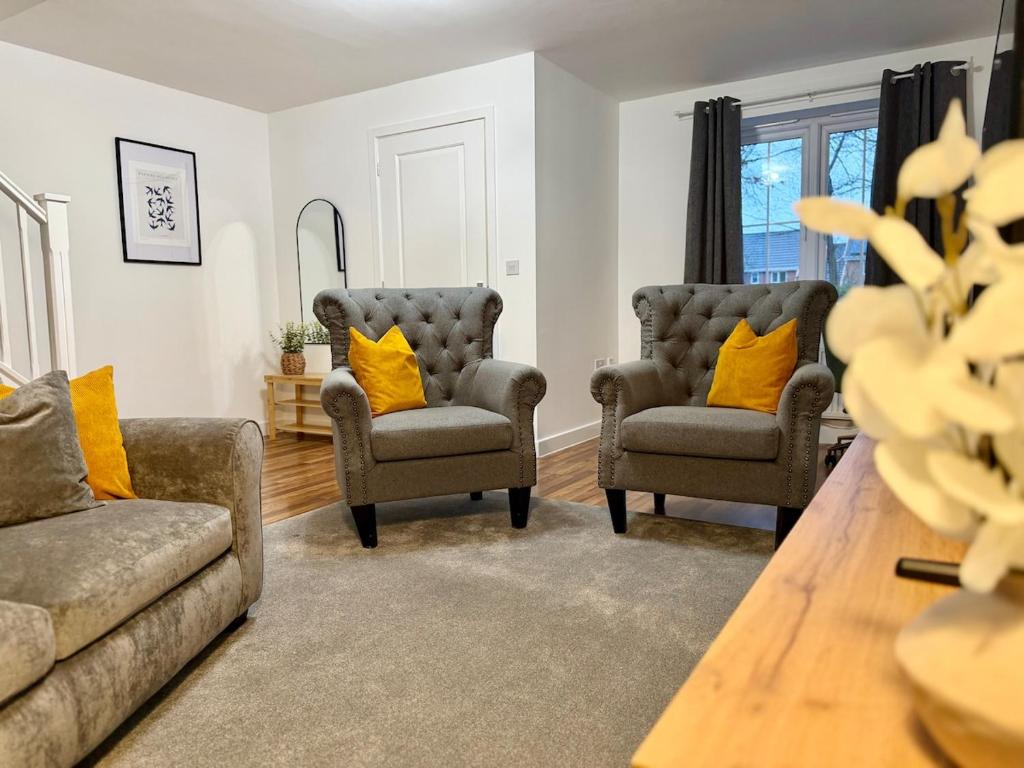 Posezení v ubytování Cosy 4-Bed Buckshaw Village - Parking - Pets