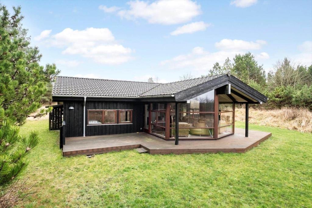 Το κτήριο όπου στεγάζεται  η παραθεριστική κατοικία