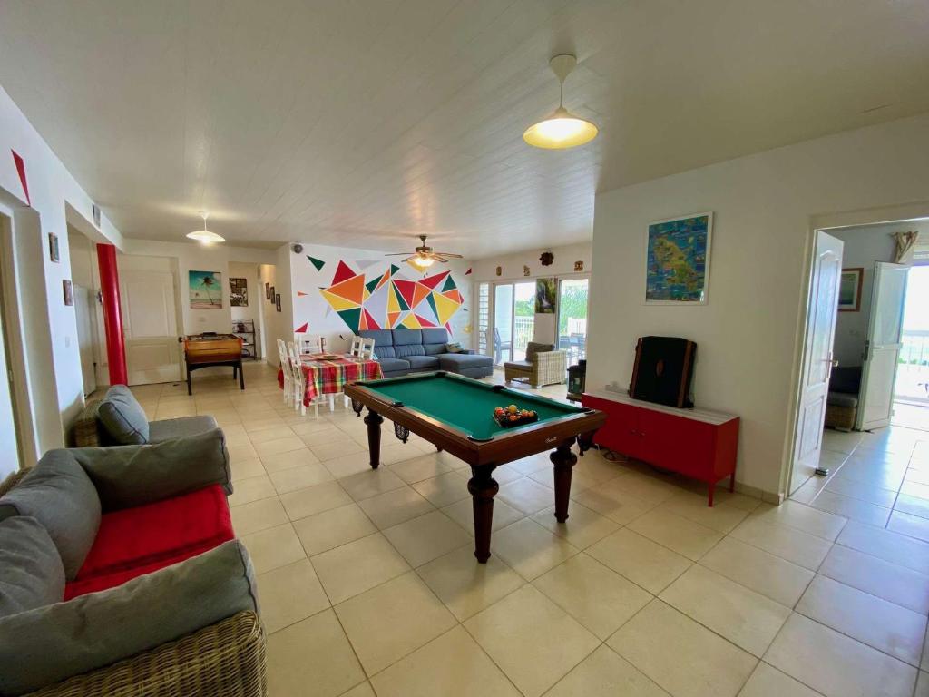 Μια τηλεόραση ή/και κέντρο ψυχαγωγίας στο Villa Ziléa - Le Vauclin